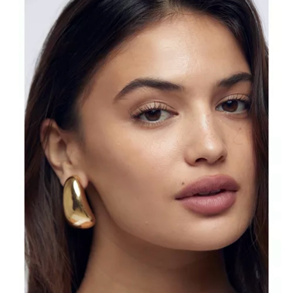 NIB Heaven Mayhem Bean Gold Earrings